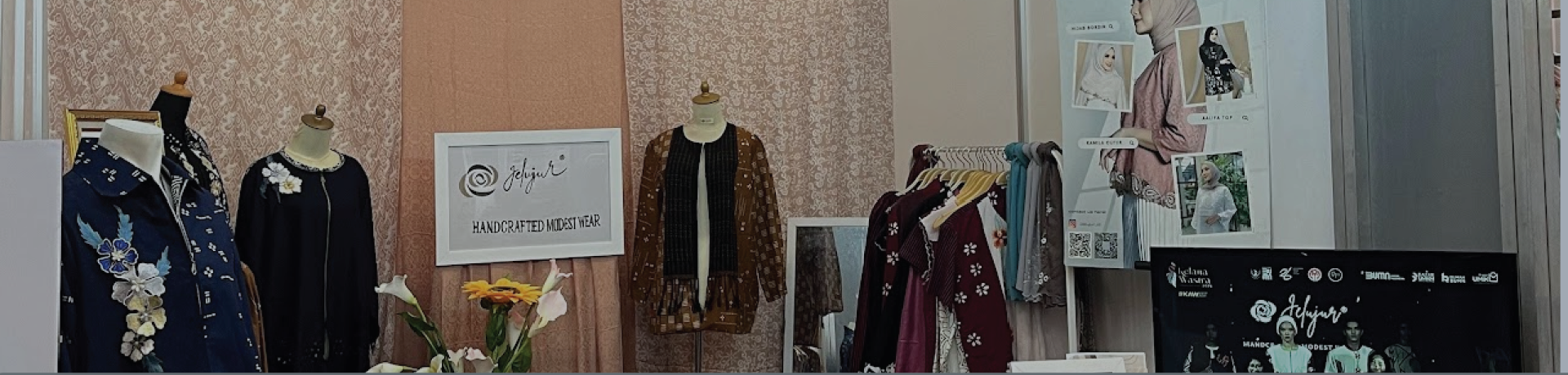 Booth dan display koleksi Jelujur